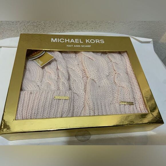$98 Michael Kors 2-Piece Set Hat and Scarf Light Pink Cable Knit NIB - Picture 1 of 5